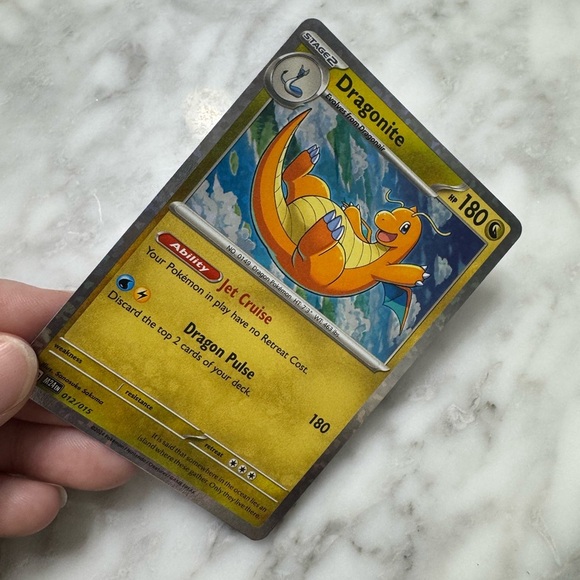 Dragonite Pokémon Card - Picture 5 of 5